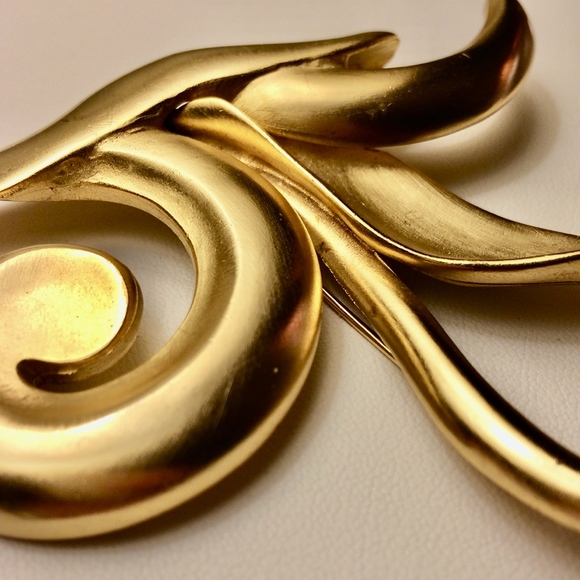80s Gold-Tone Leaf Brooch - Picture 4 of 8